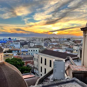 Centro Storico Via Manno , Cagliari Italia